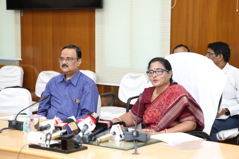 Speaker in Common wealth meeting