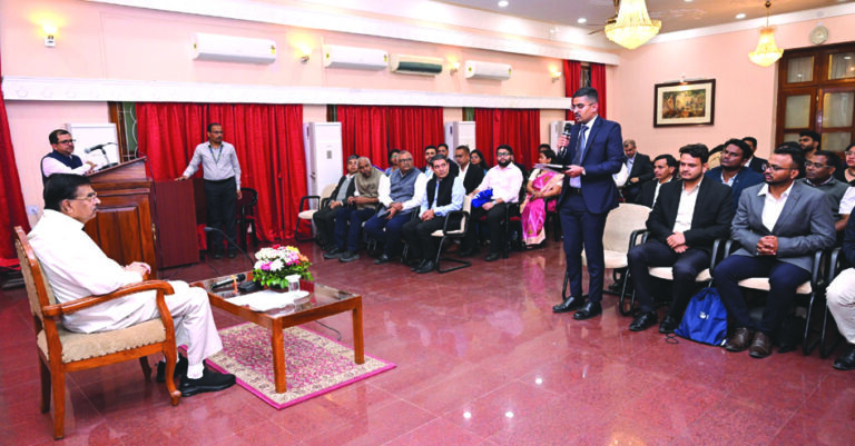 Governor stresses on creating entreprenurs