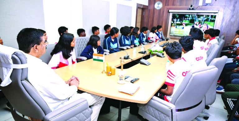 Governor witnessed Parikhya pe charcha