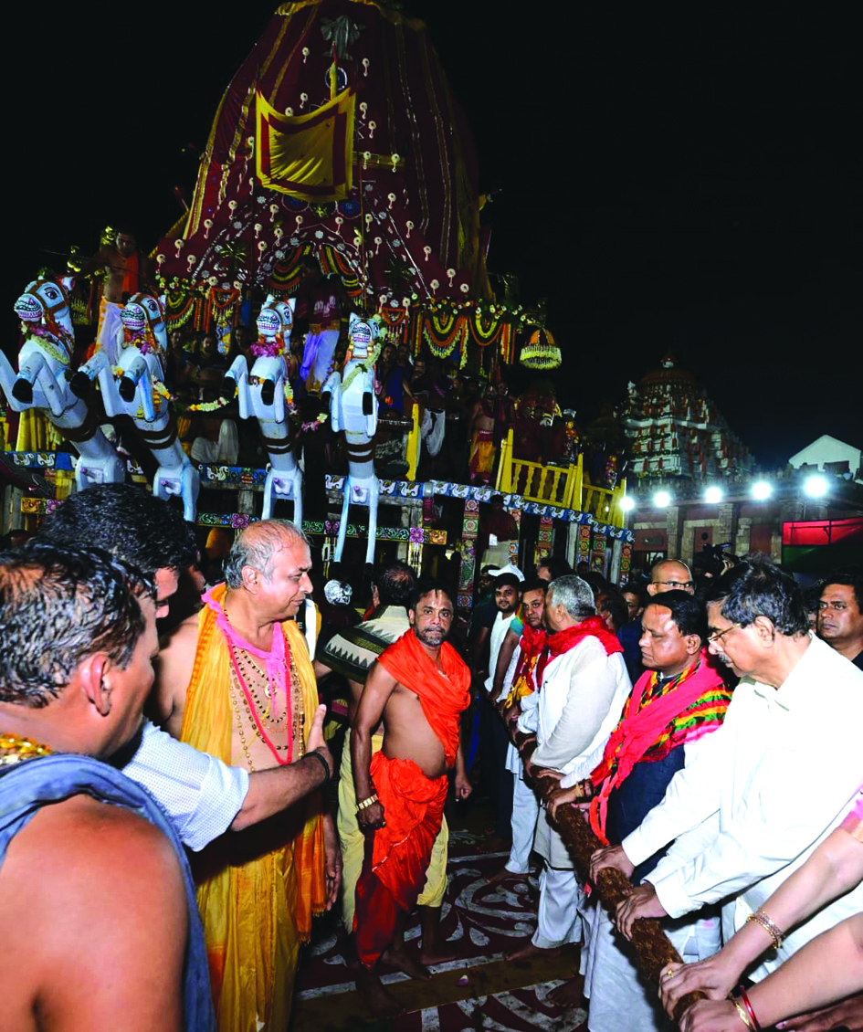 Governor at Puri Ratha Yatra