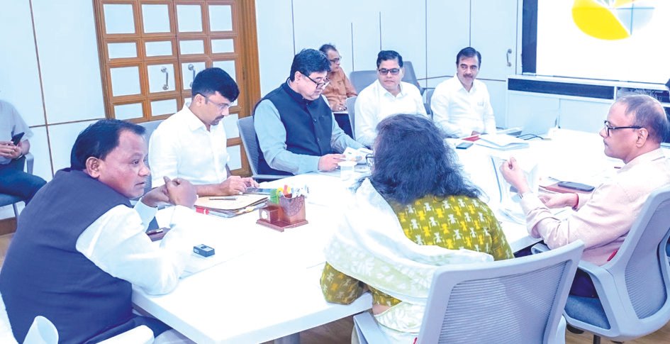 CM reviews Finance department
