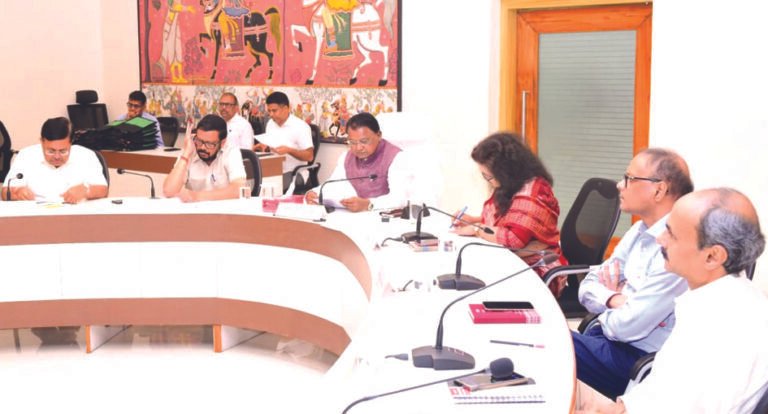 CM reviews Gobardhan Pitha development