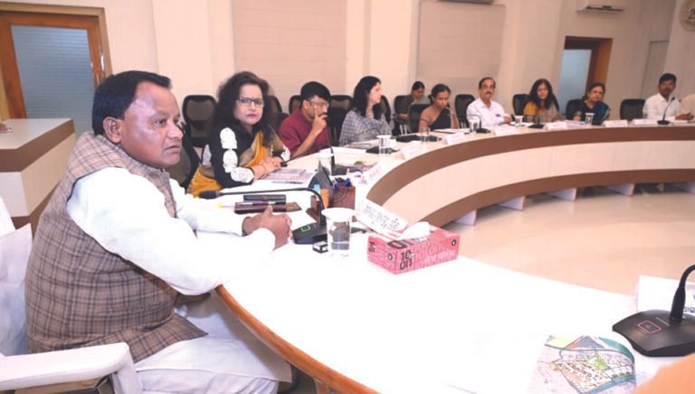 CM reviews SCB MCH development